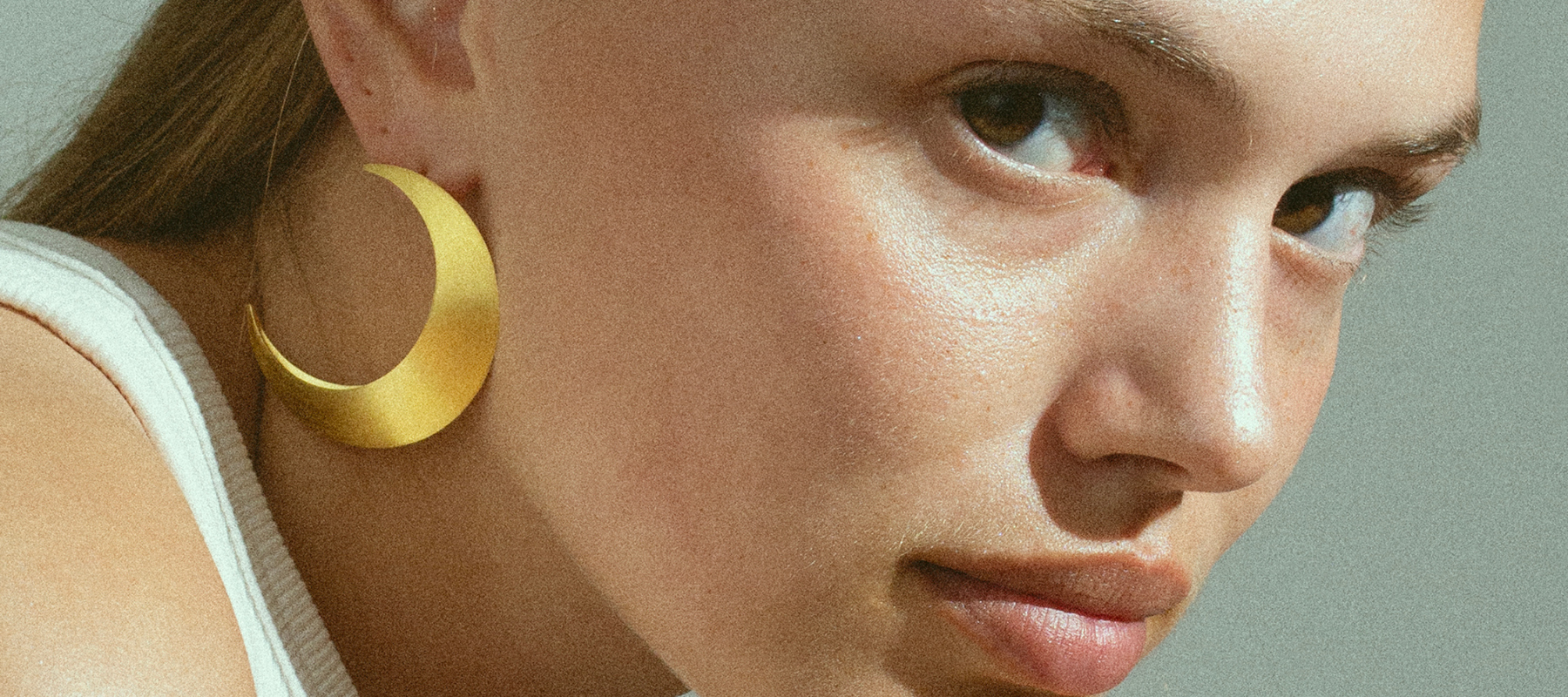 stor-maaneorering-i-guld