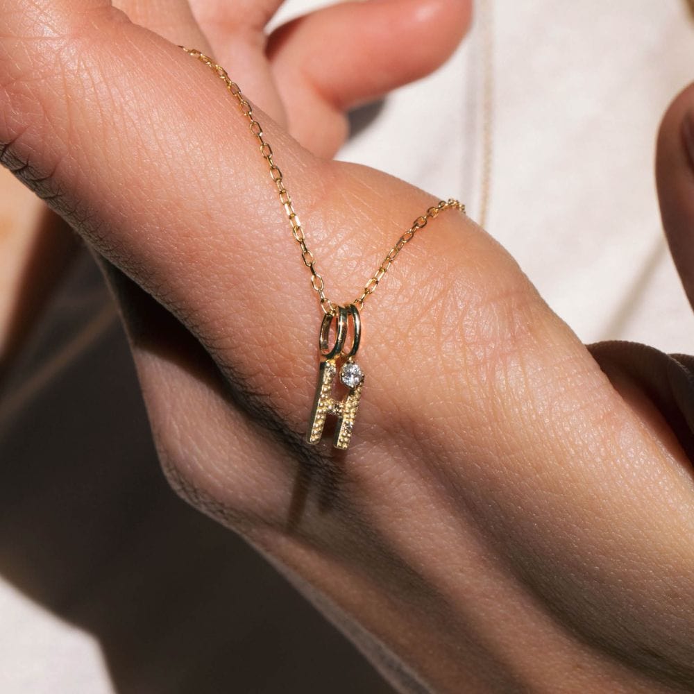 Vedhæng til halskæder med bogstaver