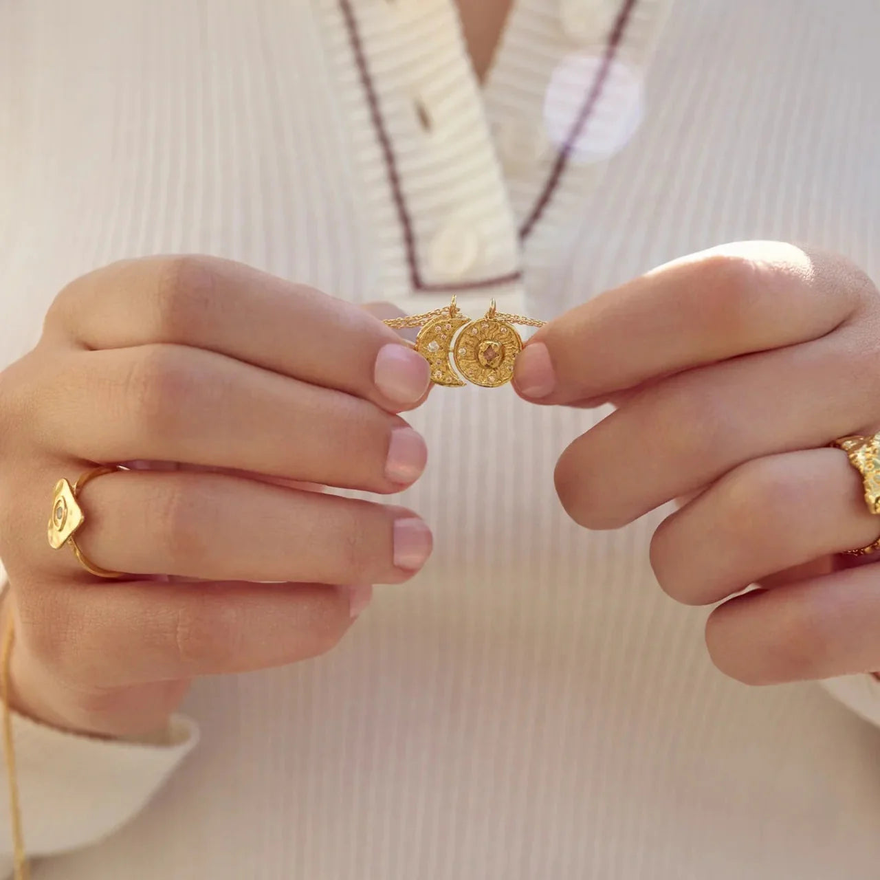 venindehalskæde fra maanesten i guld