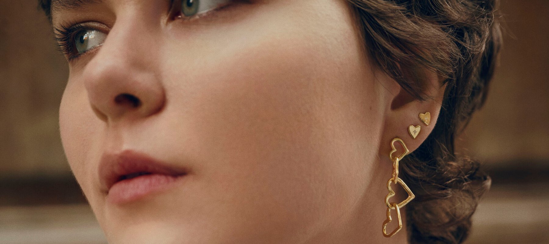 maanesten øreringe i guld