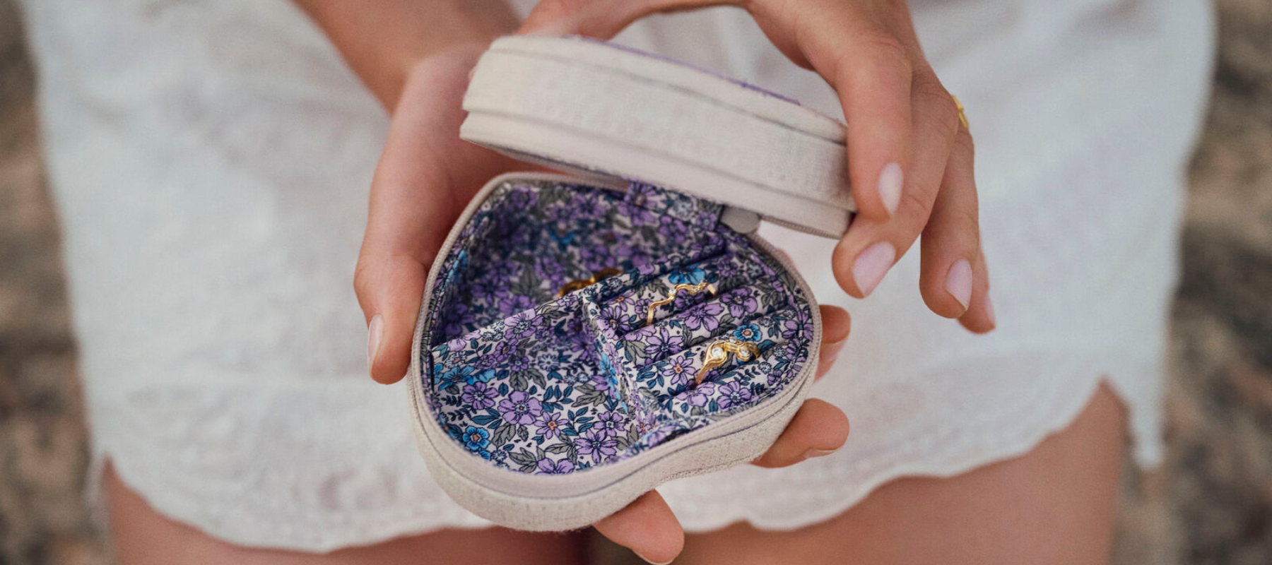 maanesten smykkeskrin