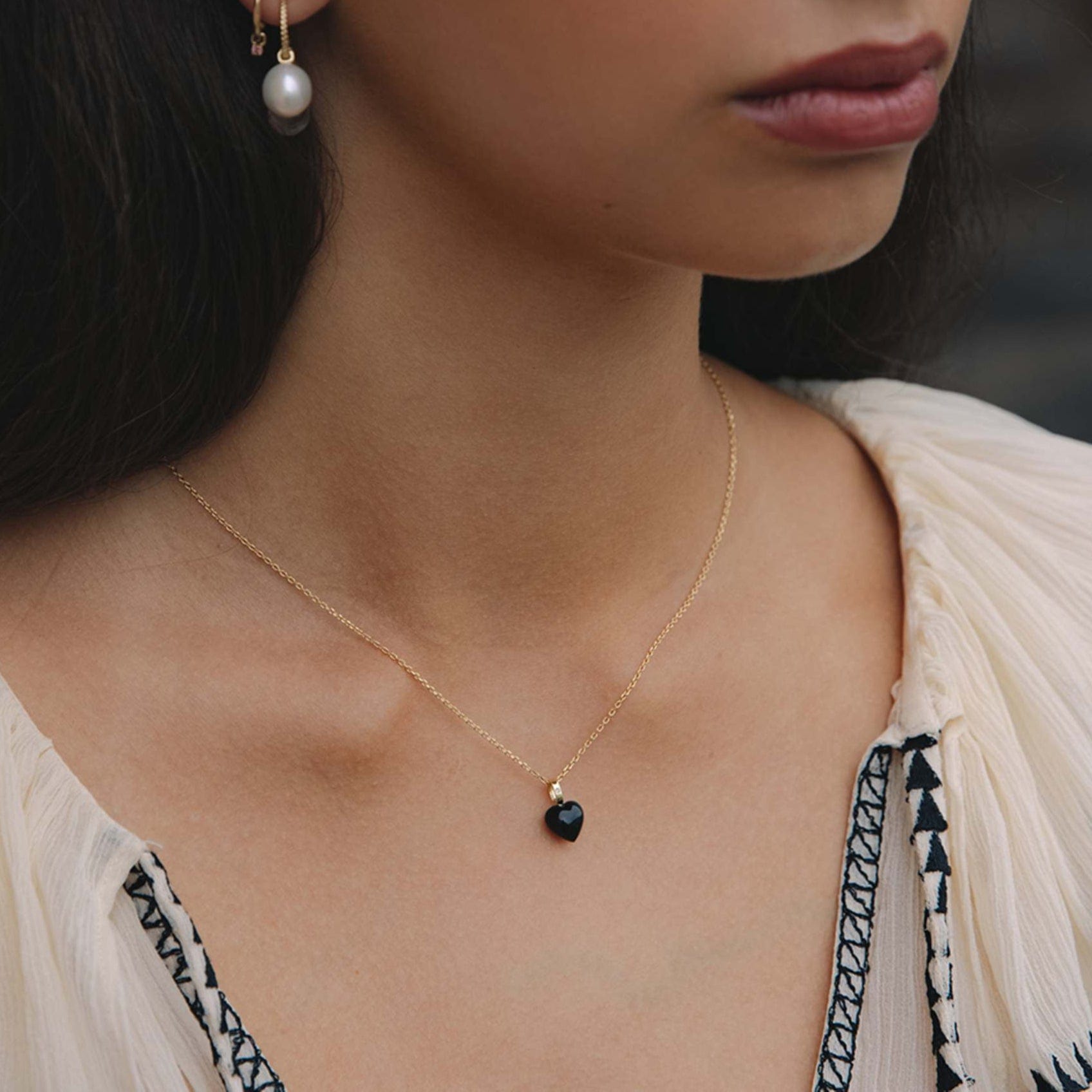 Smykker med sort sten