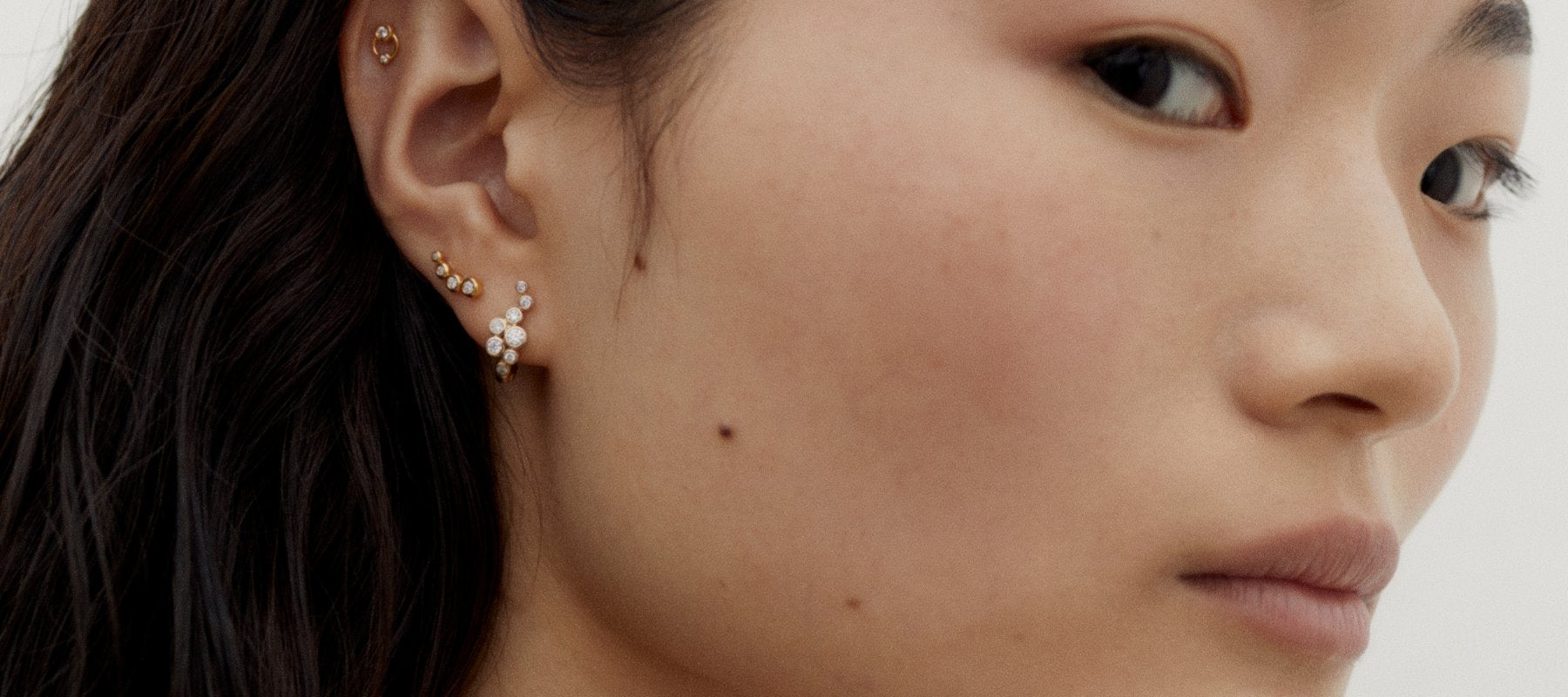 øreringe med diamanter. Diamantøreringe i massiv guld