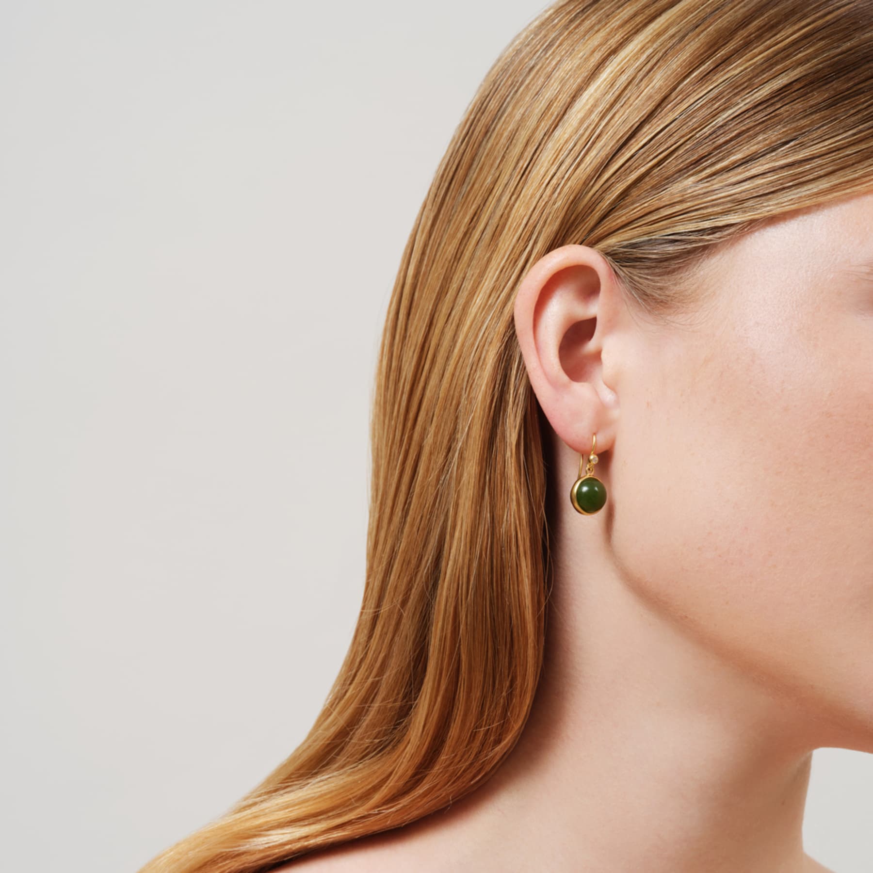 Øreringe med grøn sten