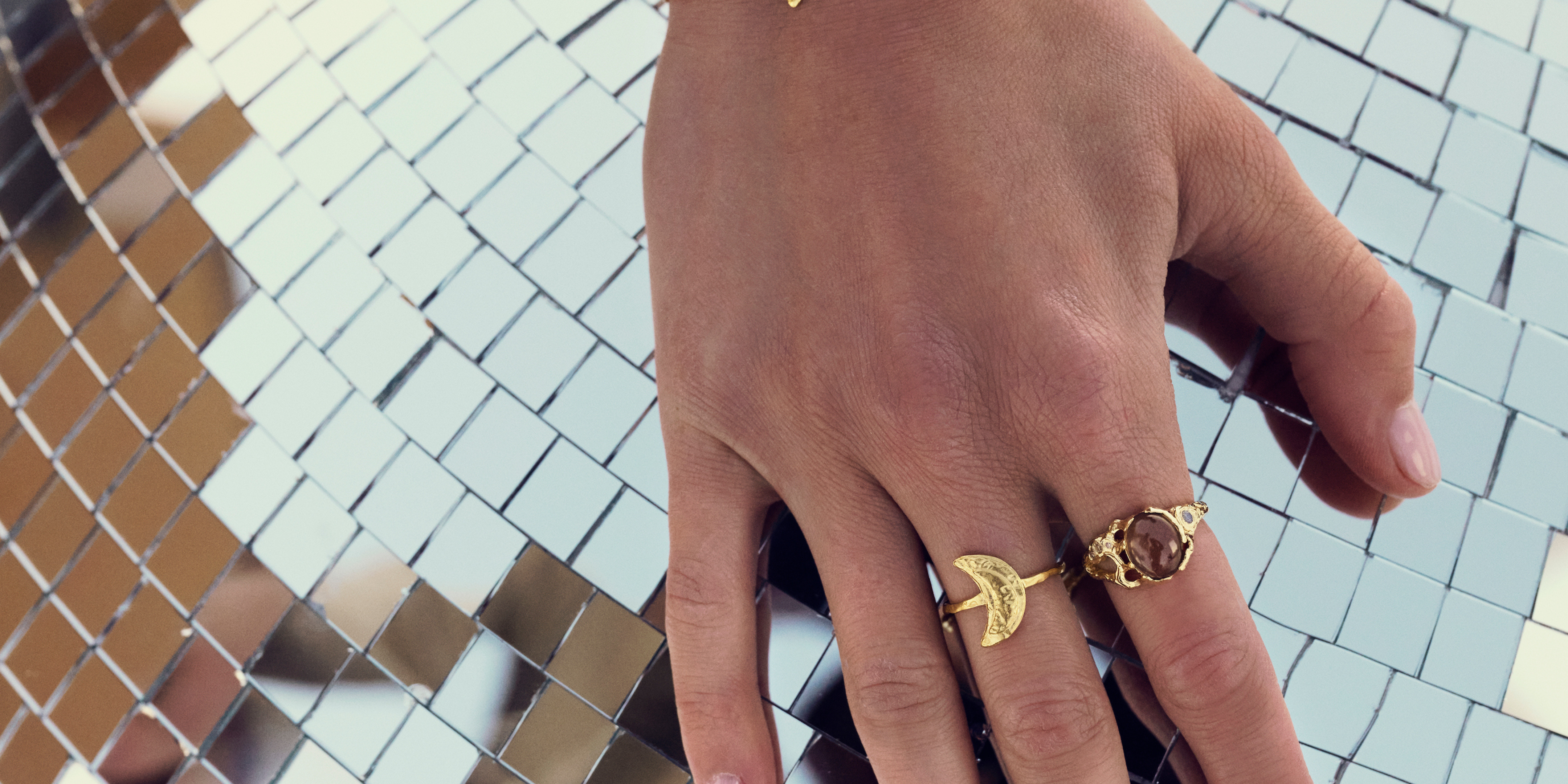 maanesten ringe med sten