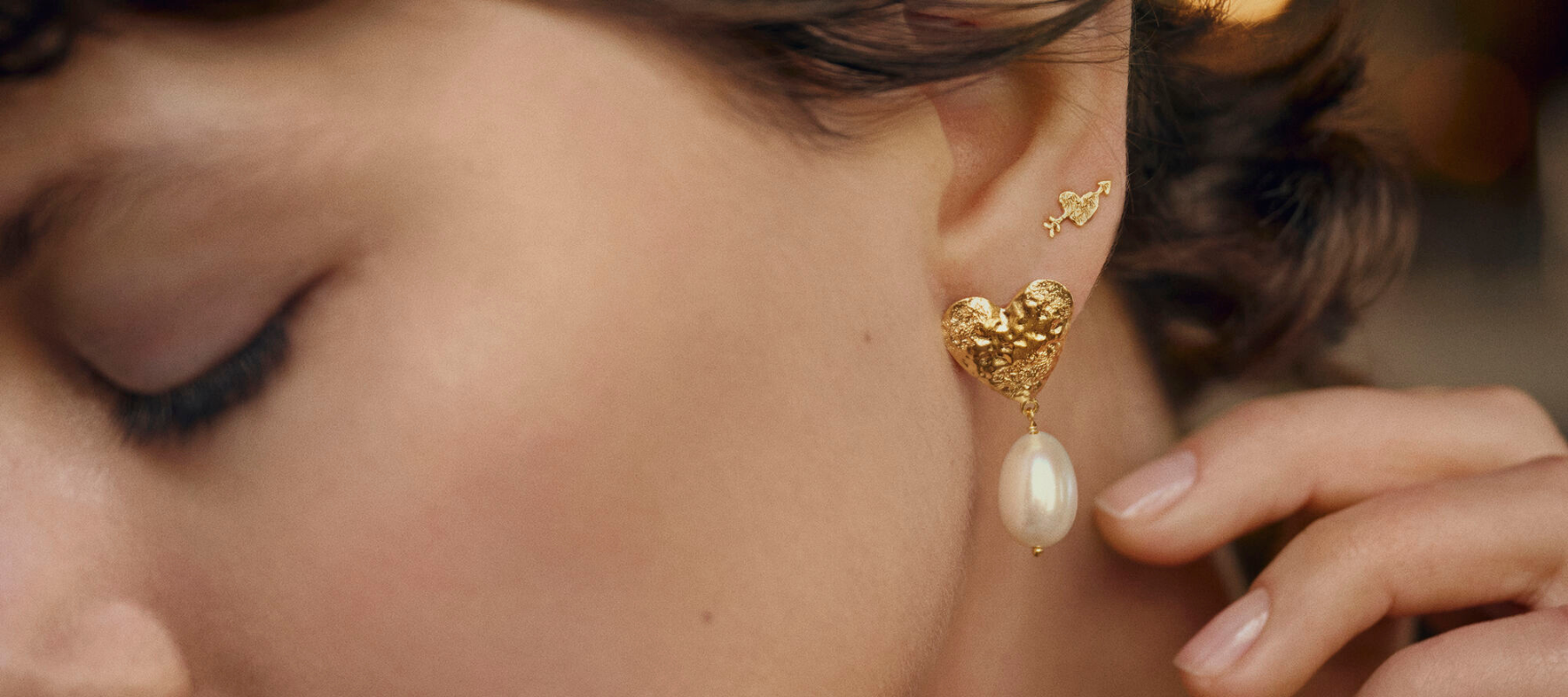 maanesten ørestikker med hjerte og perle