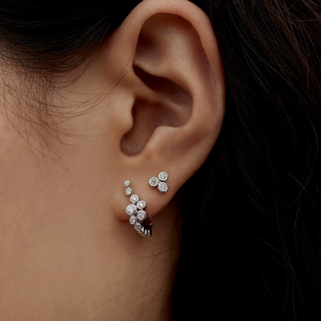 Maria Black Øreringe Garbo huggie ørering med labgrown diamanter - 14 karat hvidguld