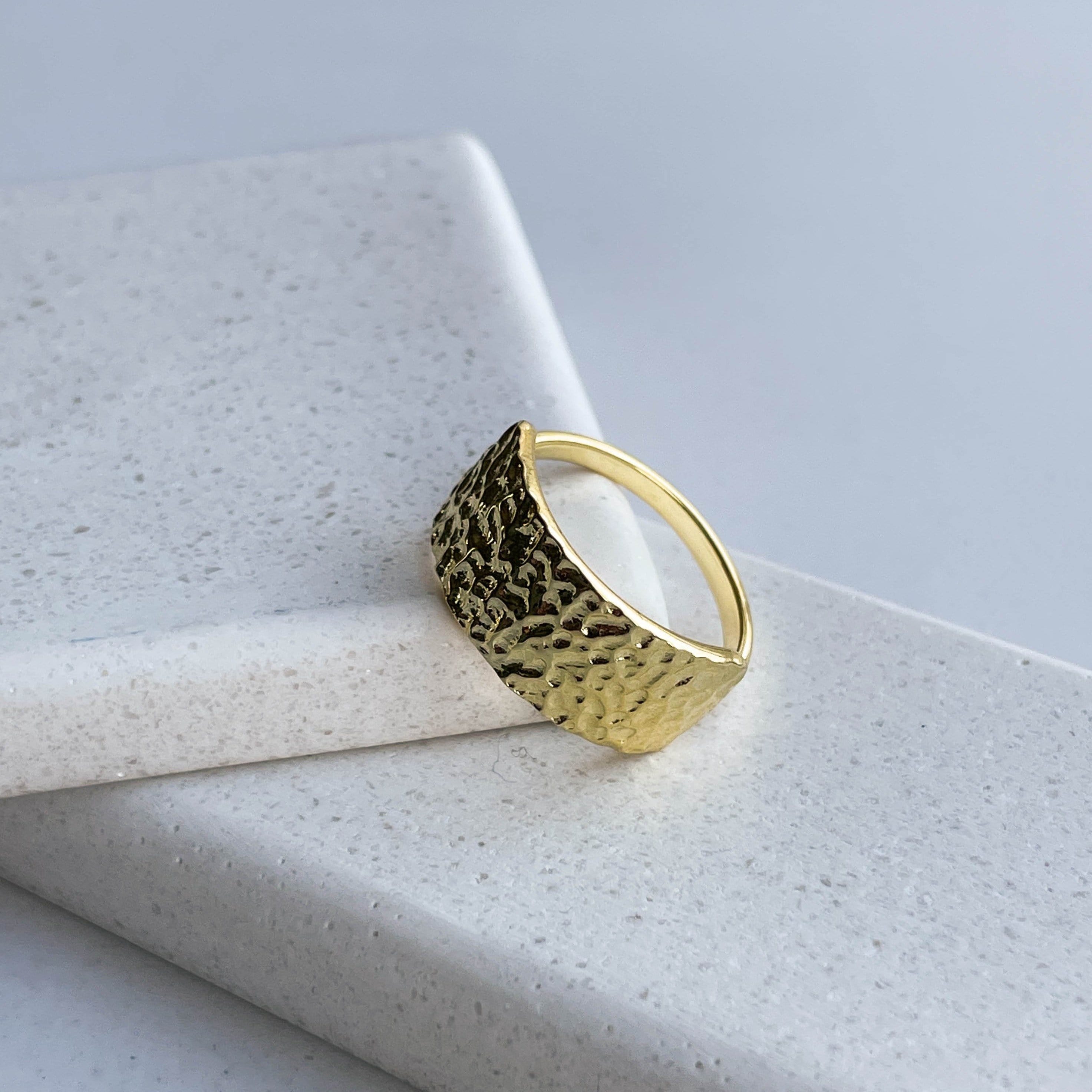 Aqua Dulce Ringe RUFFLE RING FORGYLDT