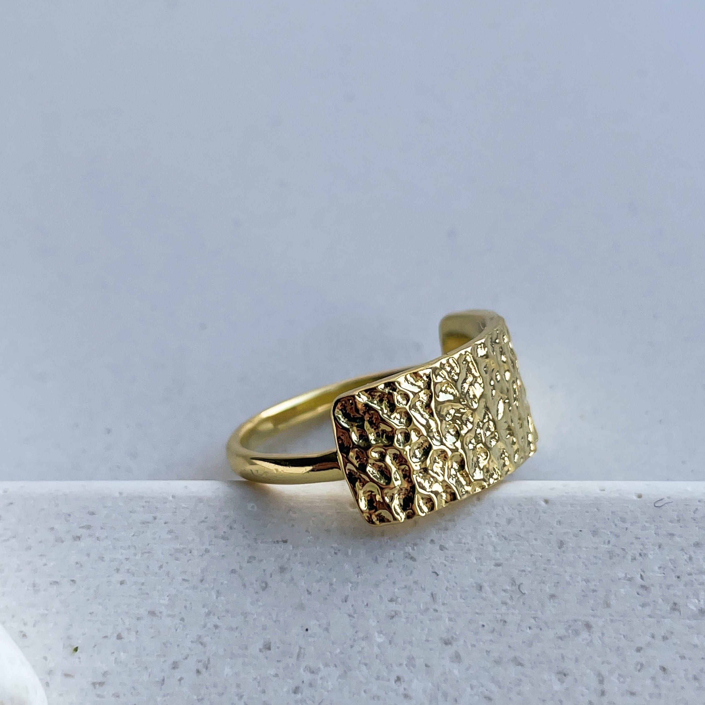 Aqua Dulce Ringe RUFFLE RING FORGYLDT