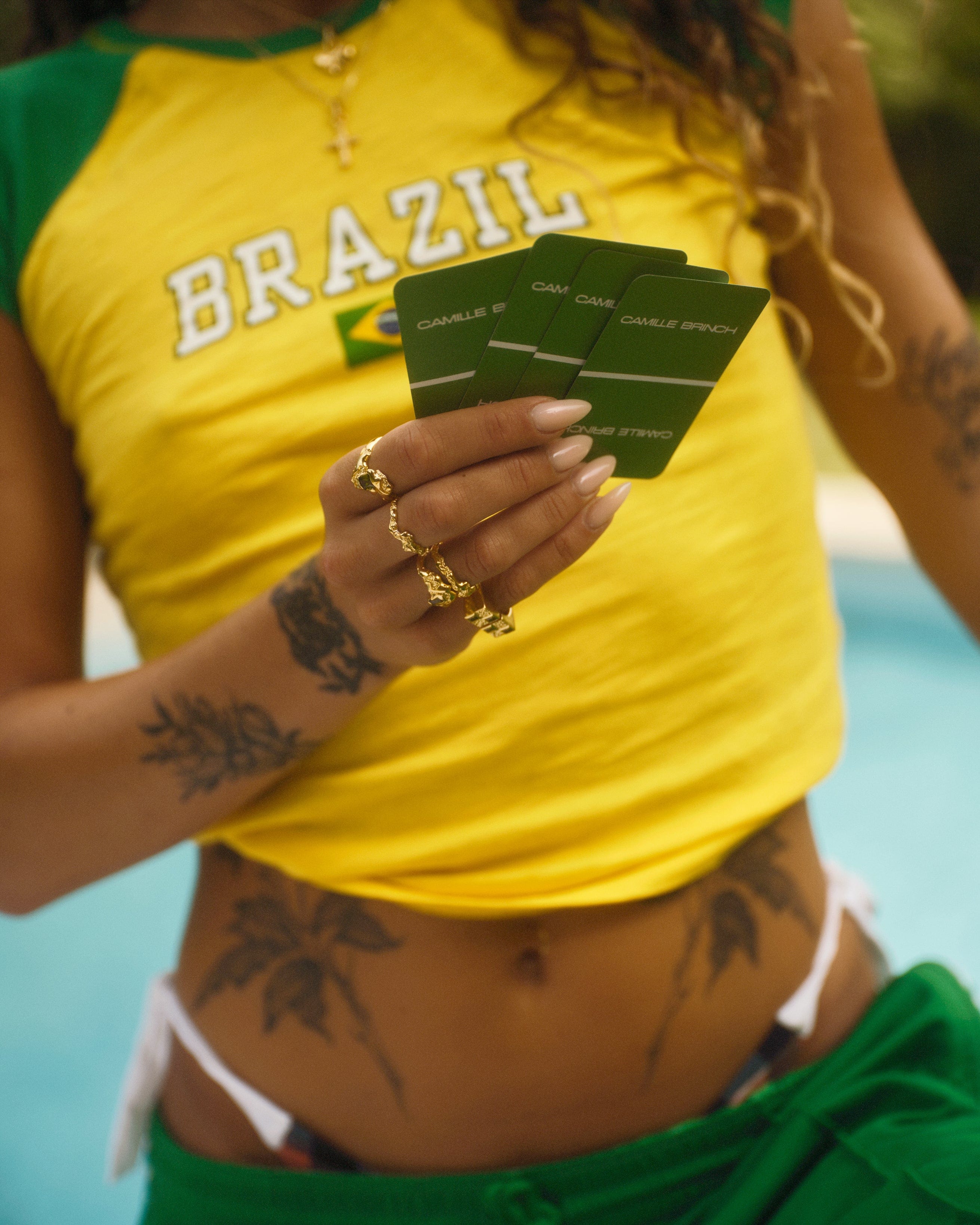 Camille Brinch Ringe Big Contrast Ring med grøn sten - forgyldt