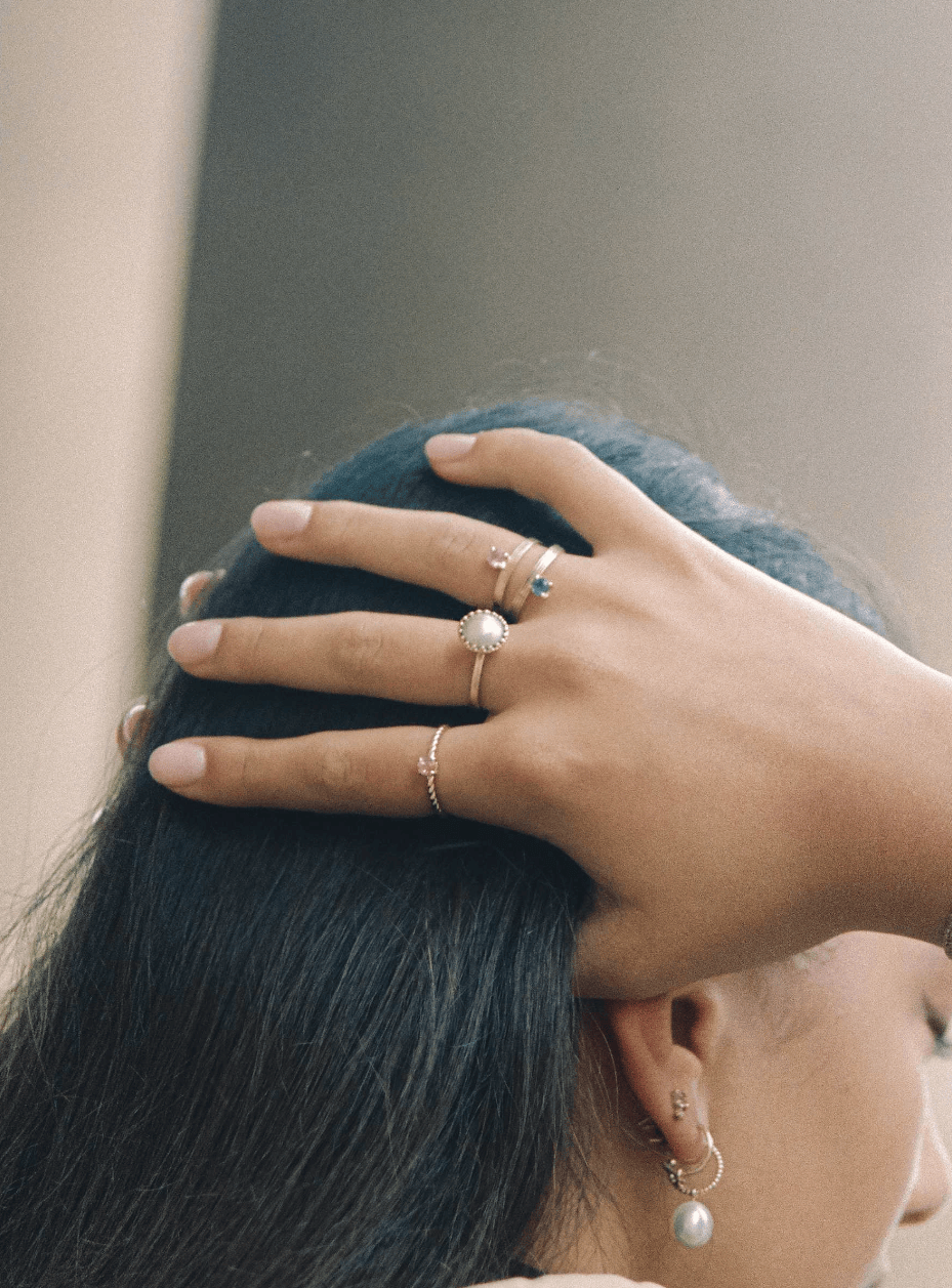 Carré Naomi ring med London blå topas - 10 karat
