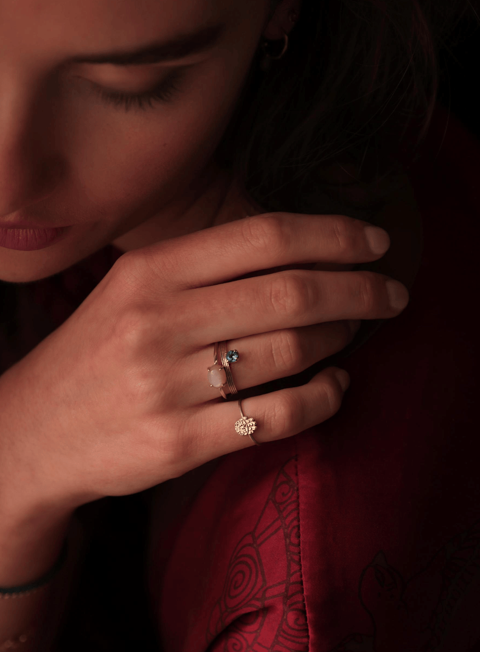 Carré Naomi ring med London blå topas - 10 karat