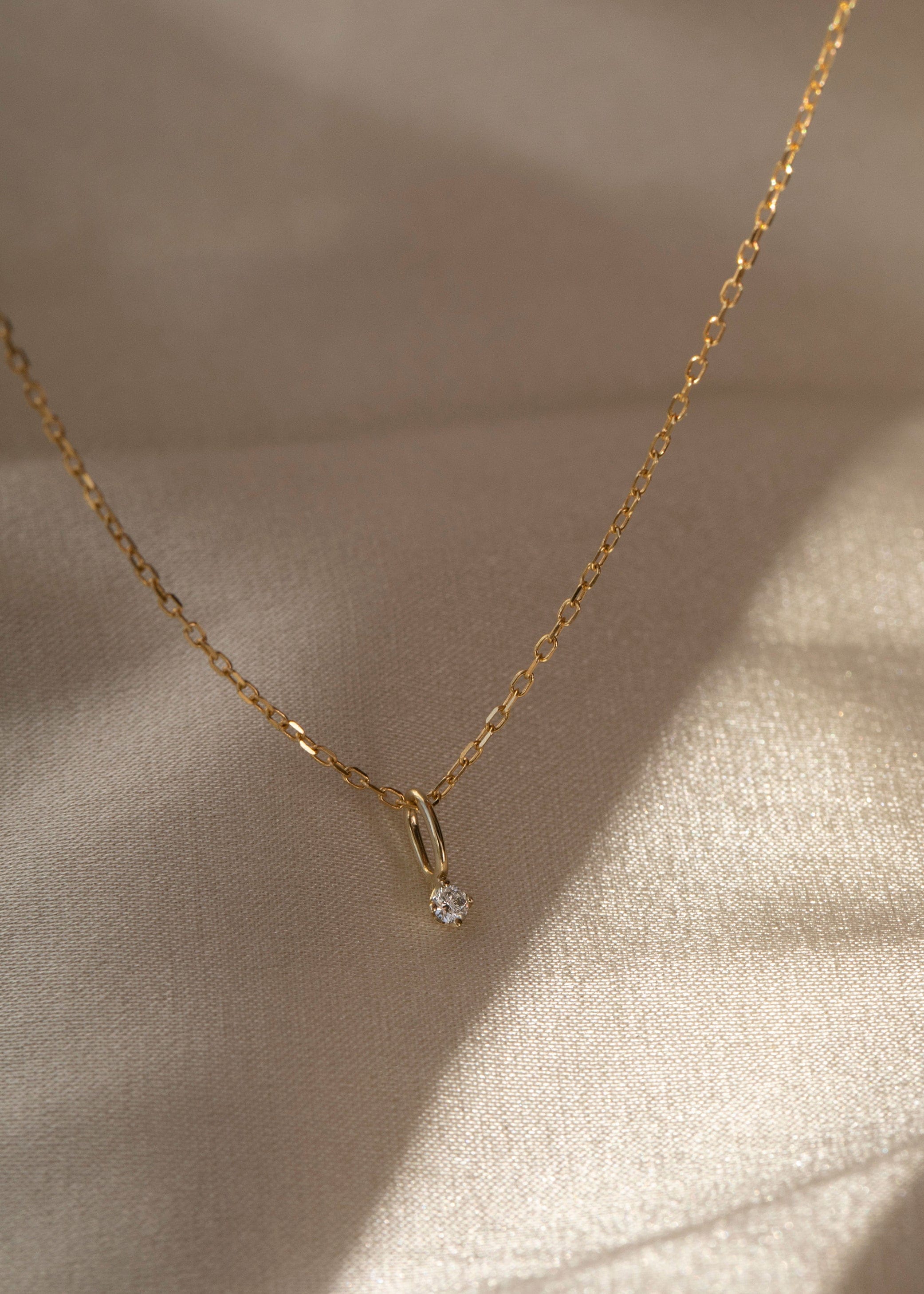 Carré Vedhæng Prism vedhæng med diamant - 10K TL 4276 DI0,03WSI