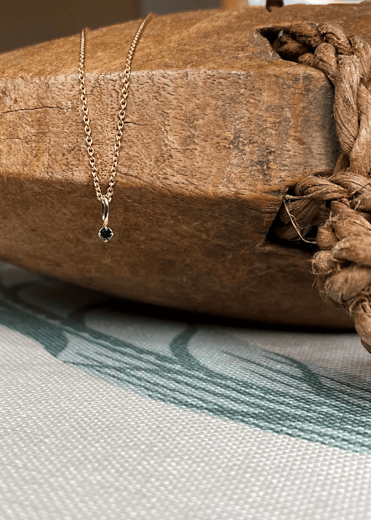 Carré Vedhæng Prism vedhæng med sort diamant - 10 karat guld TL 4276 BD