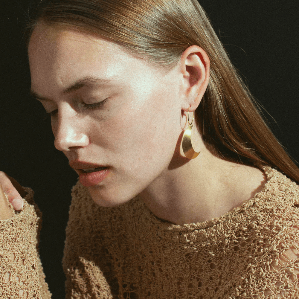 Jane Kønig Øreringe Big Half Moon creol - forgyldt BHMC-XJK24-1-G