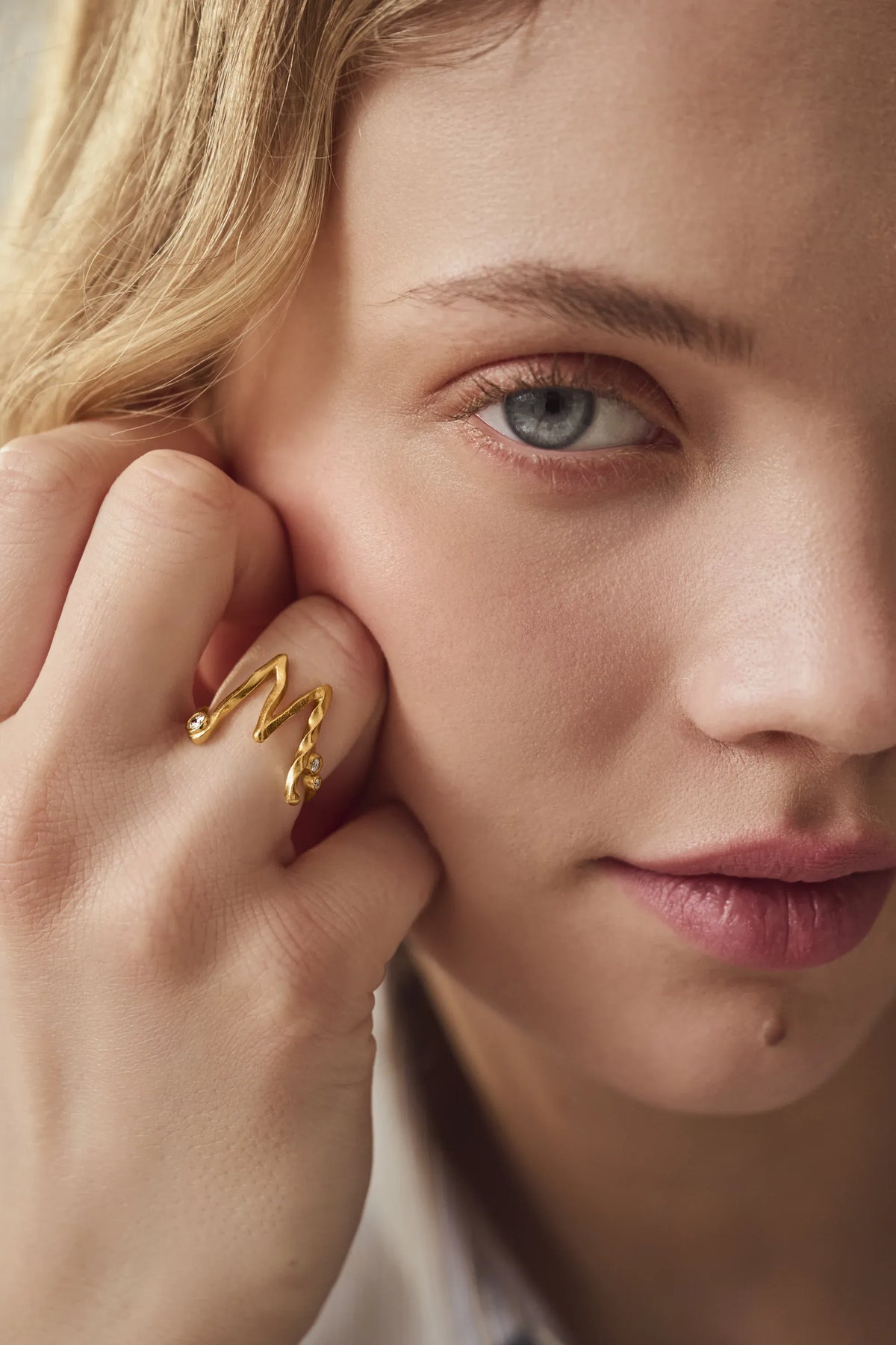 Maanesten Ringe M Alphabet Ring - forgyldt