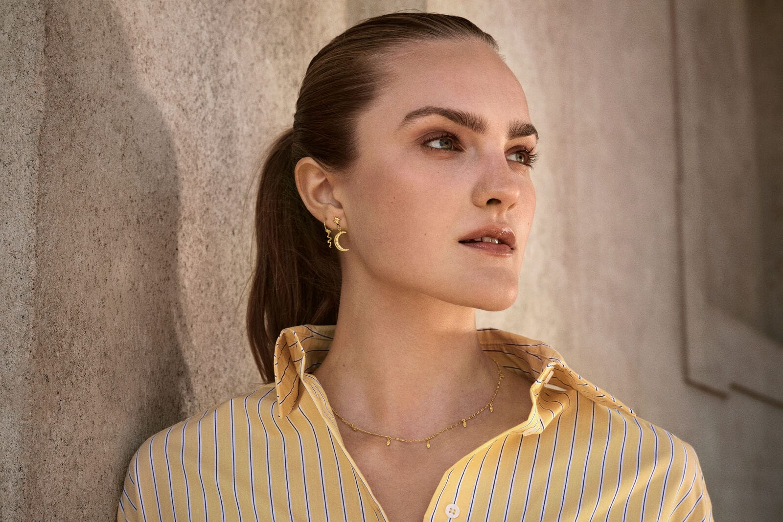 Maanesten Øreringe Nyla øreringe med sten og perle - Forgyldt 9667a