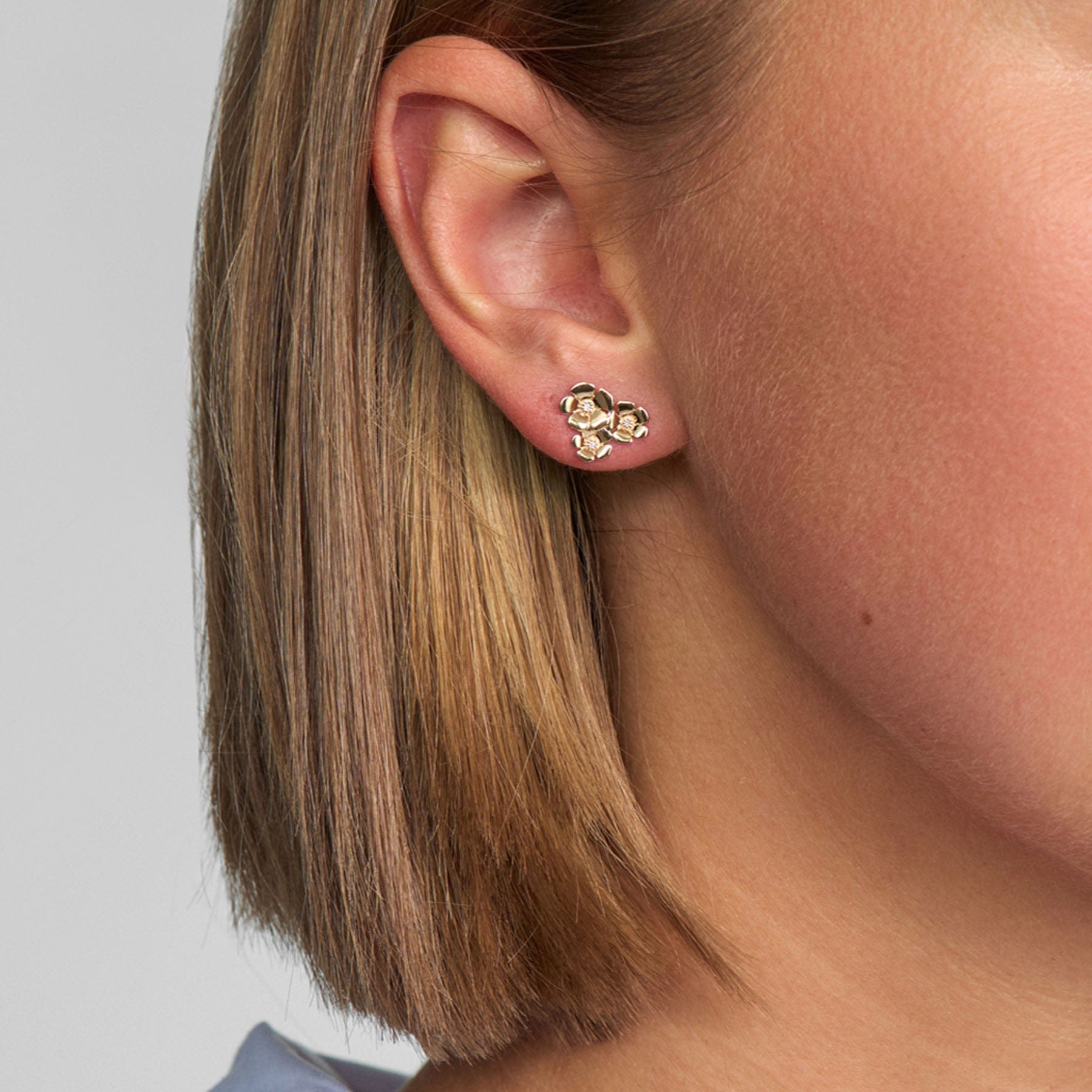 Mads Z Øreringe Fleur ørestikker 3 blomster og diamanter - 14 Karat 1511109