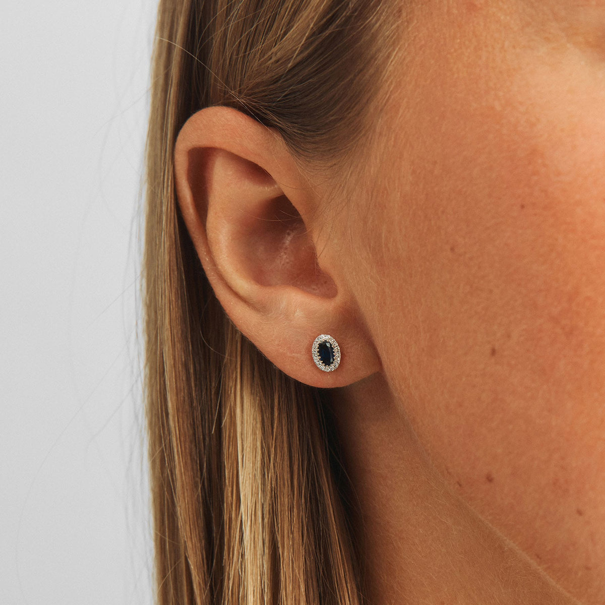 Mads Z Øreringe Midnight Bloom ørestikker 0.09 carat - 14 karat guld 1514078
