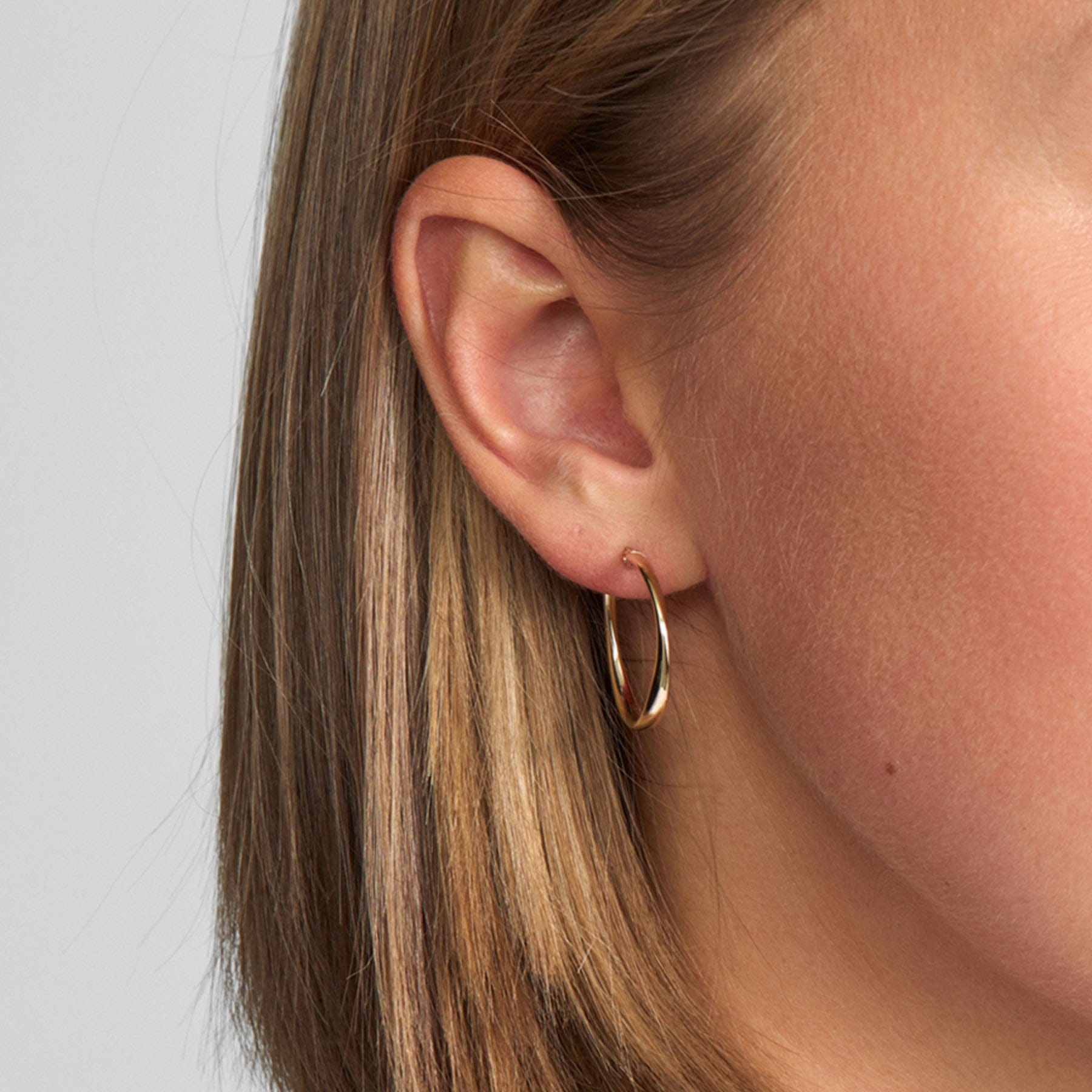 Mads Z Øreringe Silvia ovale creol hoops - 8 Karat 3310146