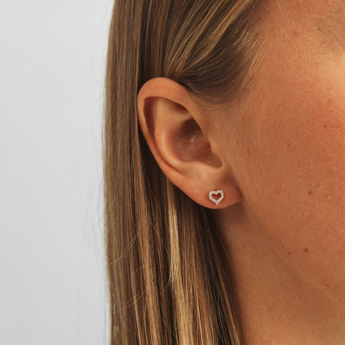 Mads Z Øreringe Tender Heart ørestikker med 0.14 carat - 14 karat guld 1511307