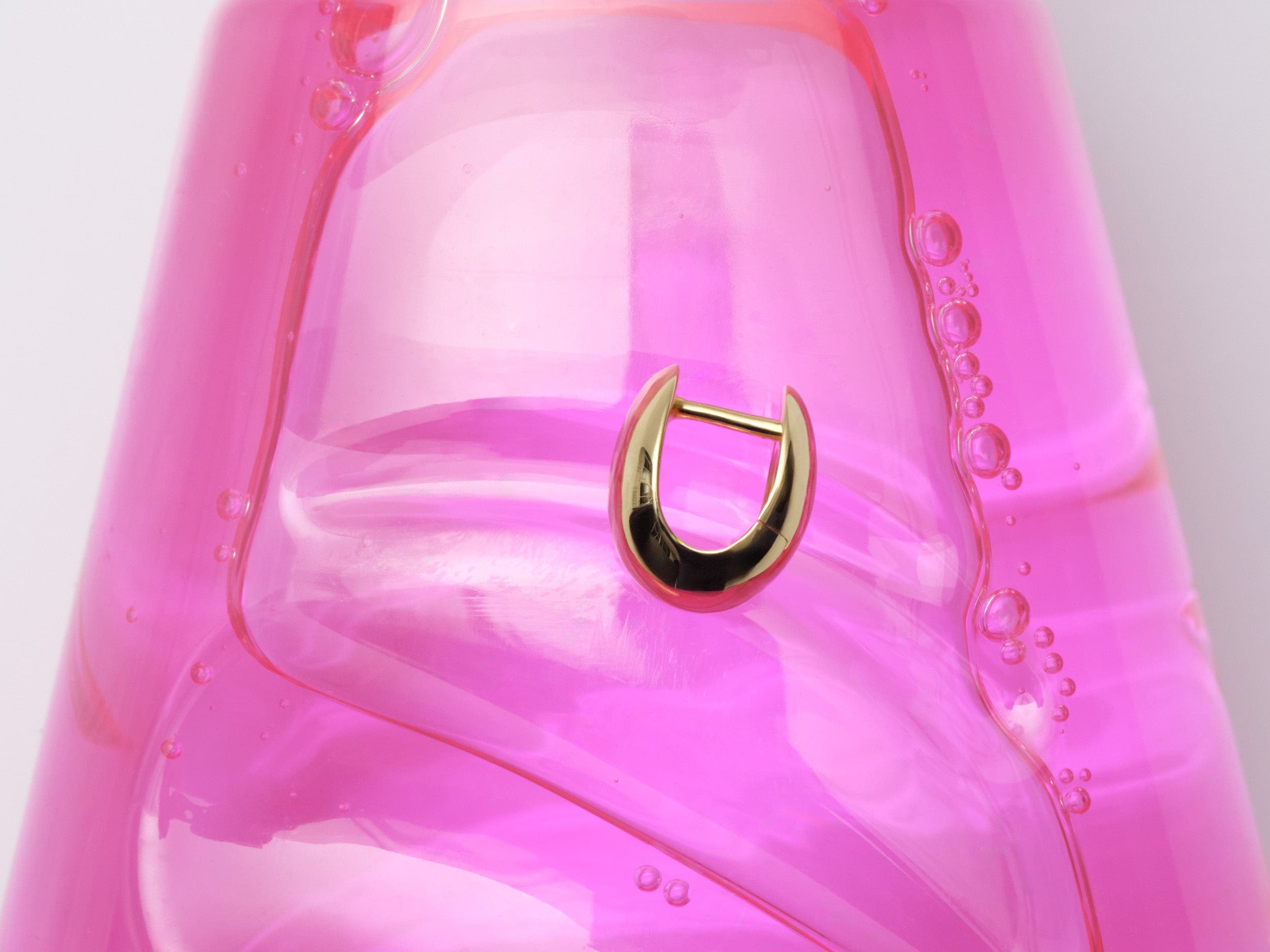 Maria Black Finney Huggie - Forgyldt 101142YG