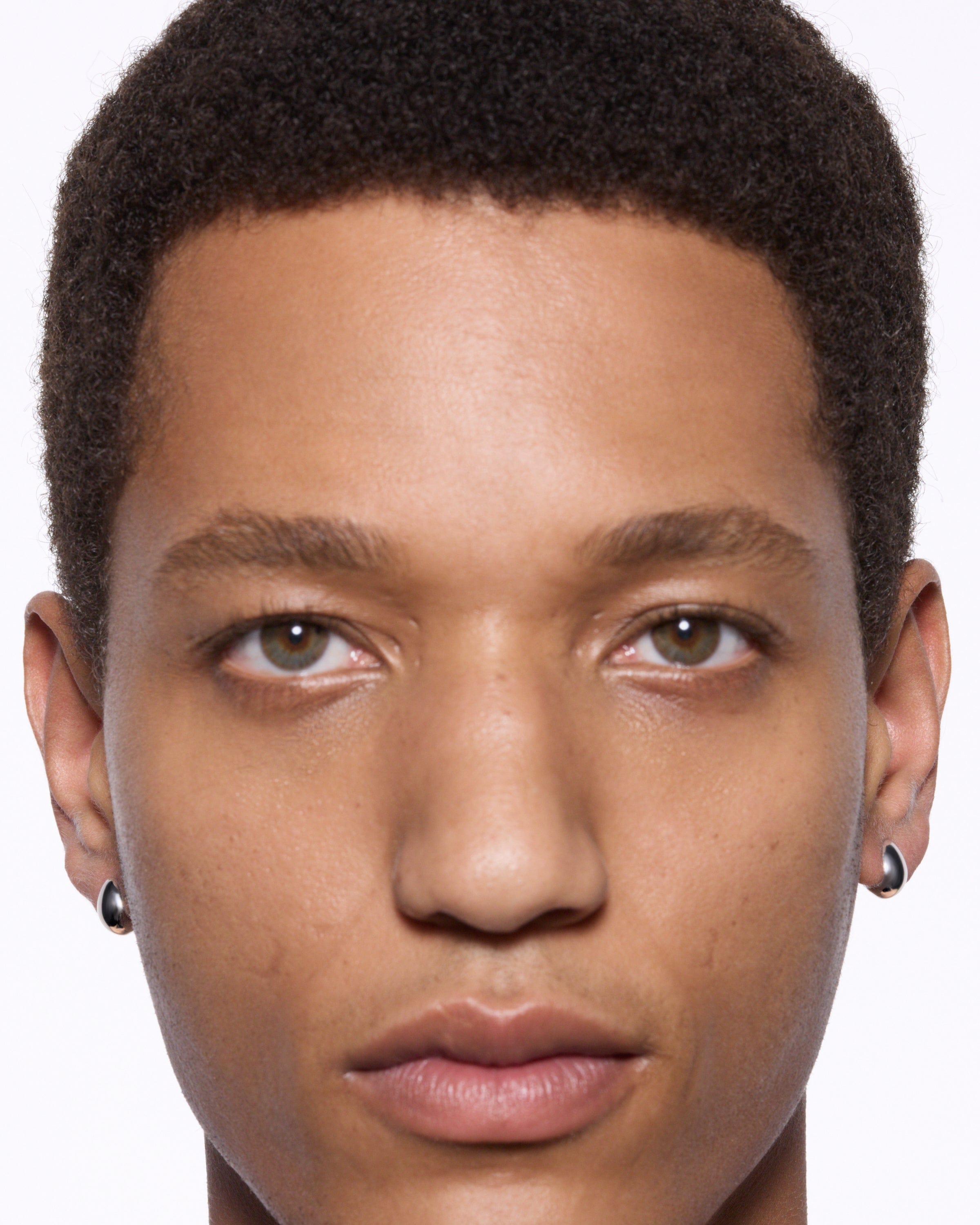 Maria Black Finney Huggie øreringe- Sølv