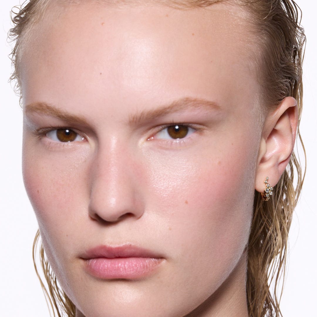 Maria Black Øreringe Garbo huggie ørering med labgrown diamanter - 14 karat hvidguld