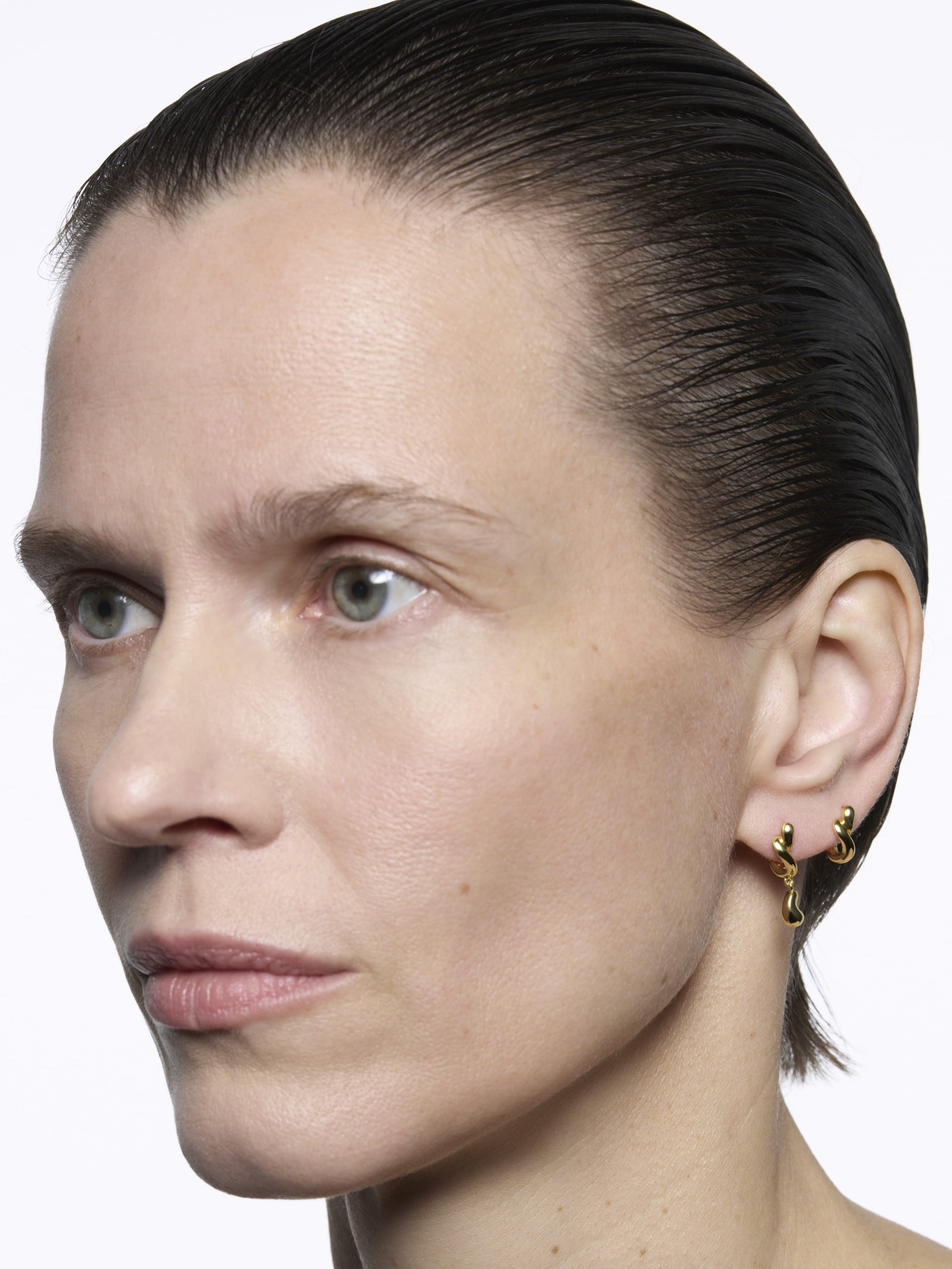 Maria Black Øreringe Whirl Huggie - Forgyldt