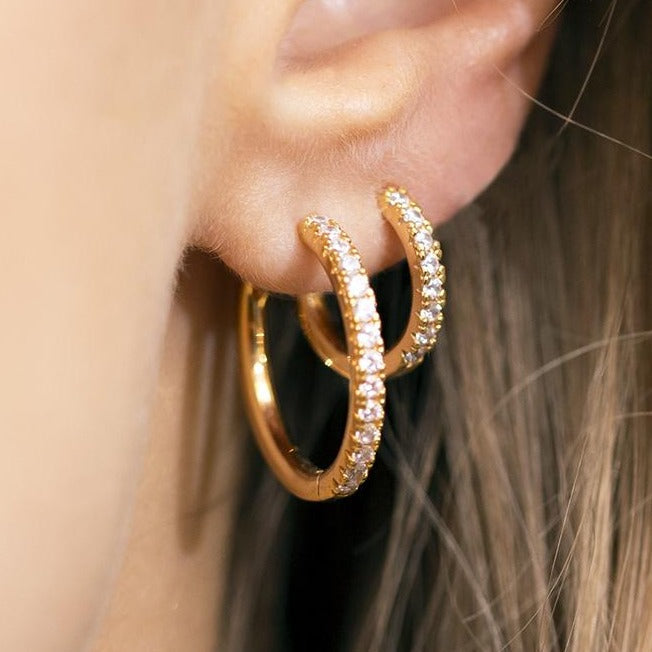 Sif Jakobs Øreringe ELLERA GRANDE ØRERINGE FORGYLDT MED HVIDE ZIRKONER sj-e2869-cz-yg