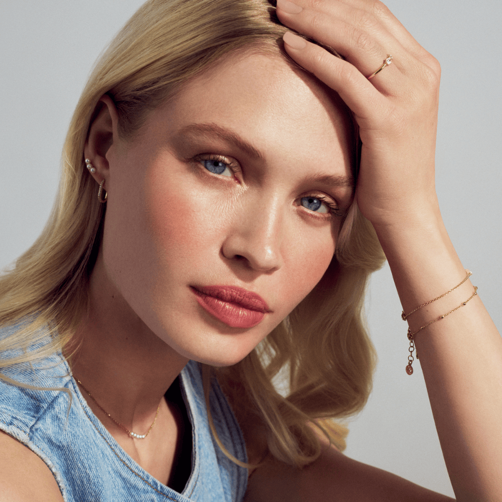 Sif Jakobs Smykkesæt Essenza perla sæt med halskæde og øreringe - forgyldt