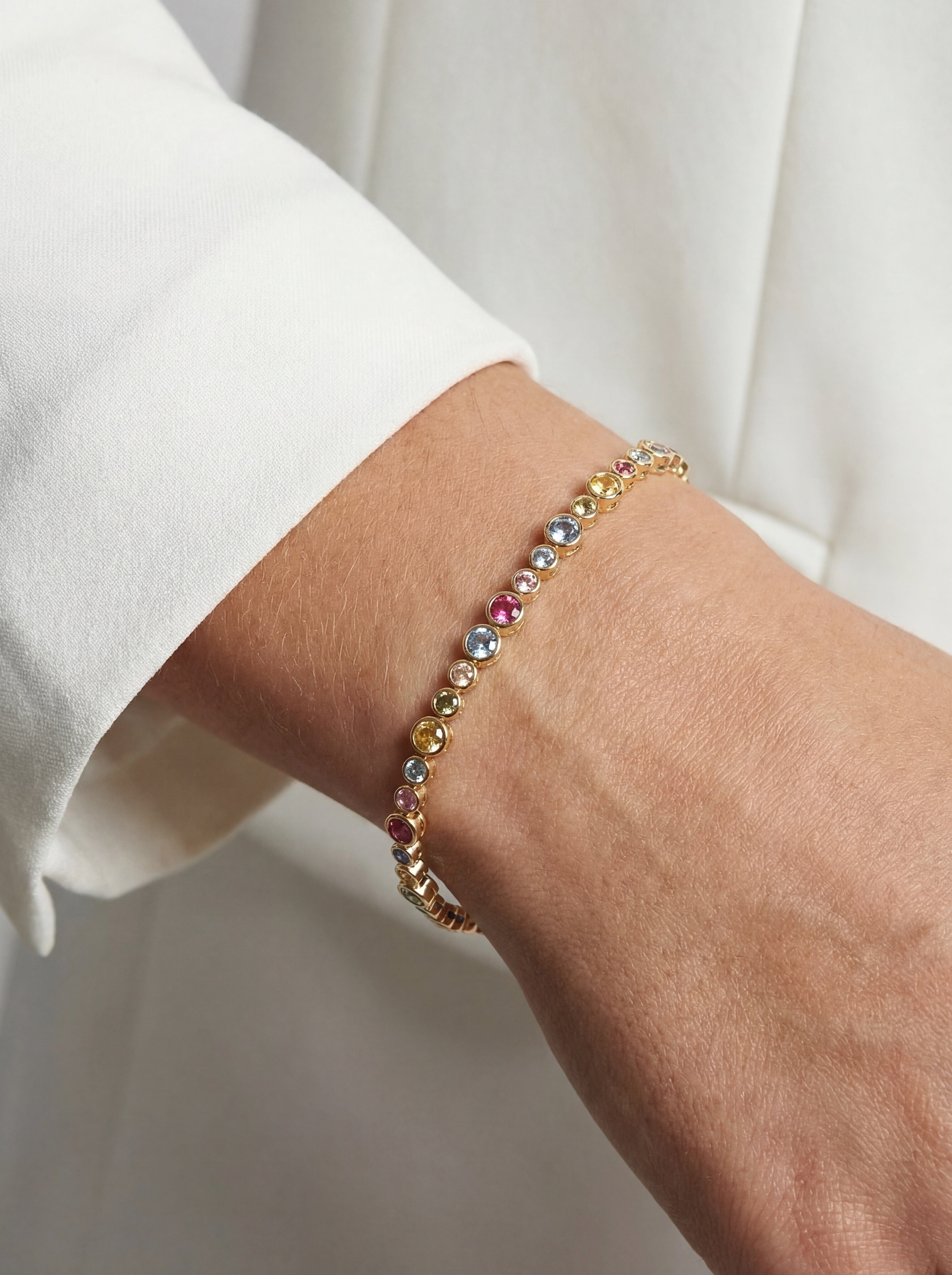 Sif Jakobs Armbånd SARDINIEN ALTRO armbånd med flerfarvede zirkoner - FORGYLDT SJ-B2775-XCZ-YG