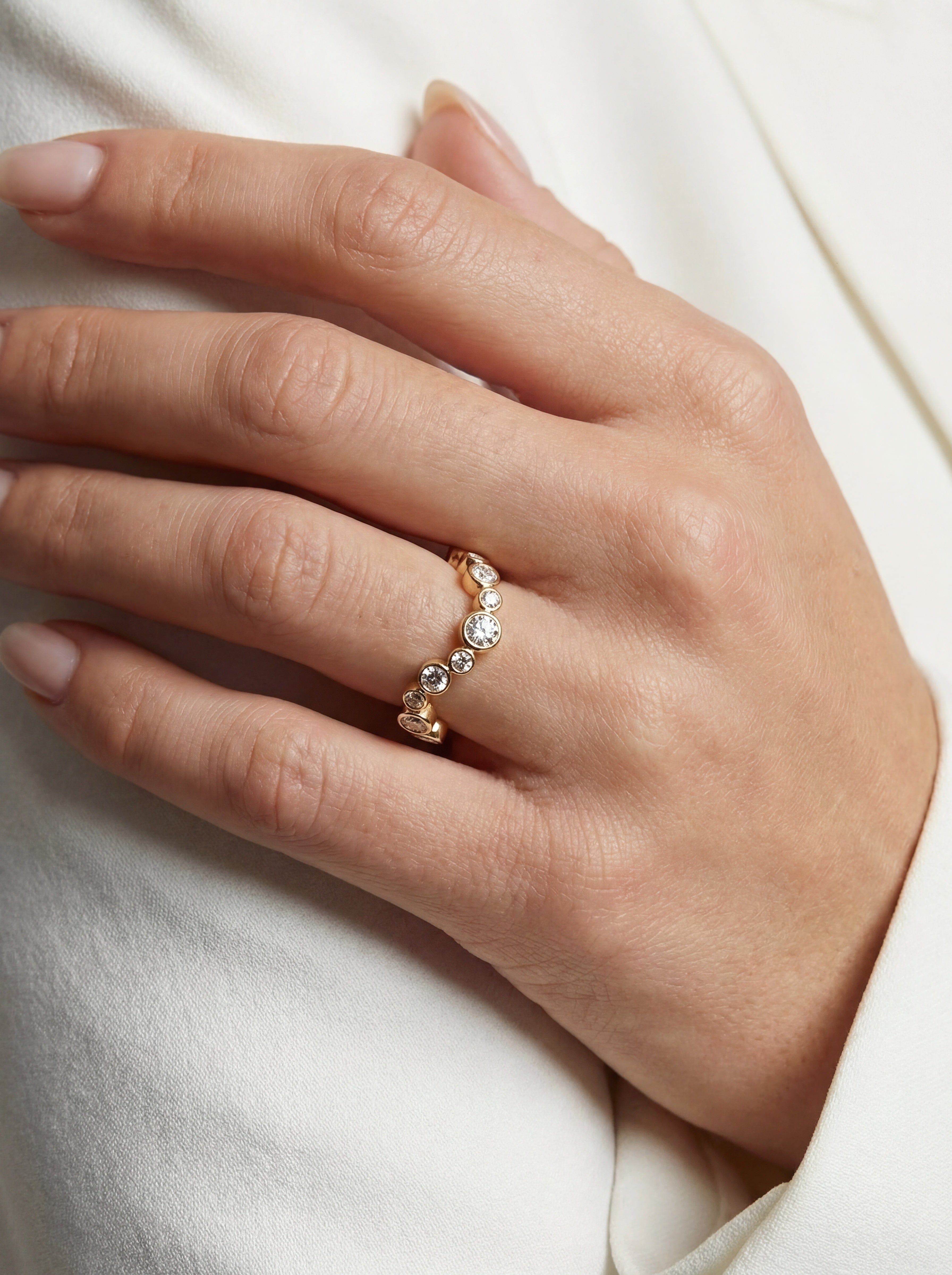 Sif Jakobs Ringe SARDINIEN WAVE RING med hvide zirkoner - FORGYLDT