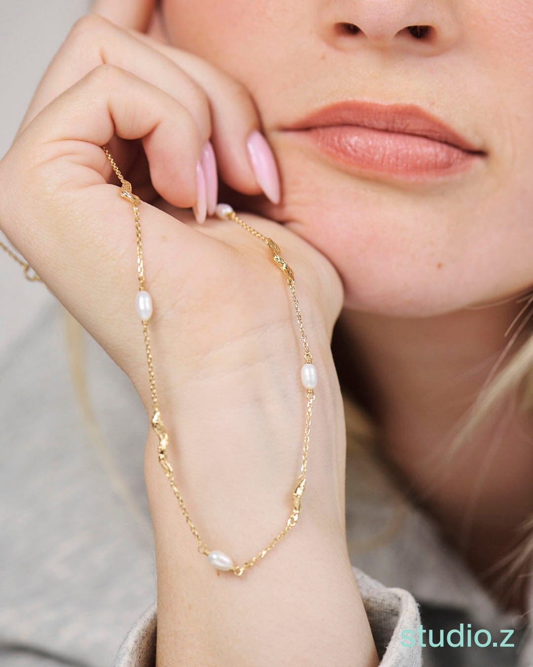 Studio Z Halskæder Tangled halskæde med perler  - forgyldt 7223825