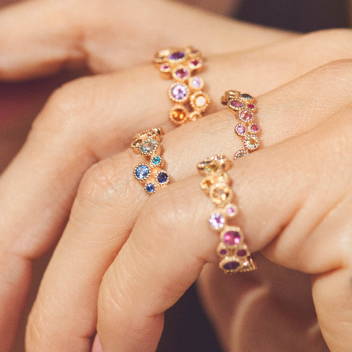 Mads Z Ringe Luxury Rainbow ring med ægte sten - 14 Karat