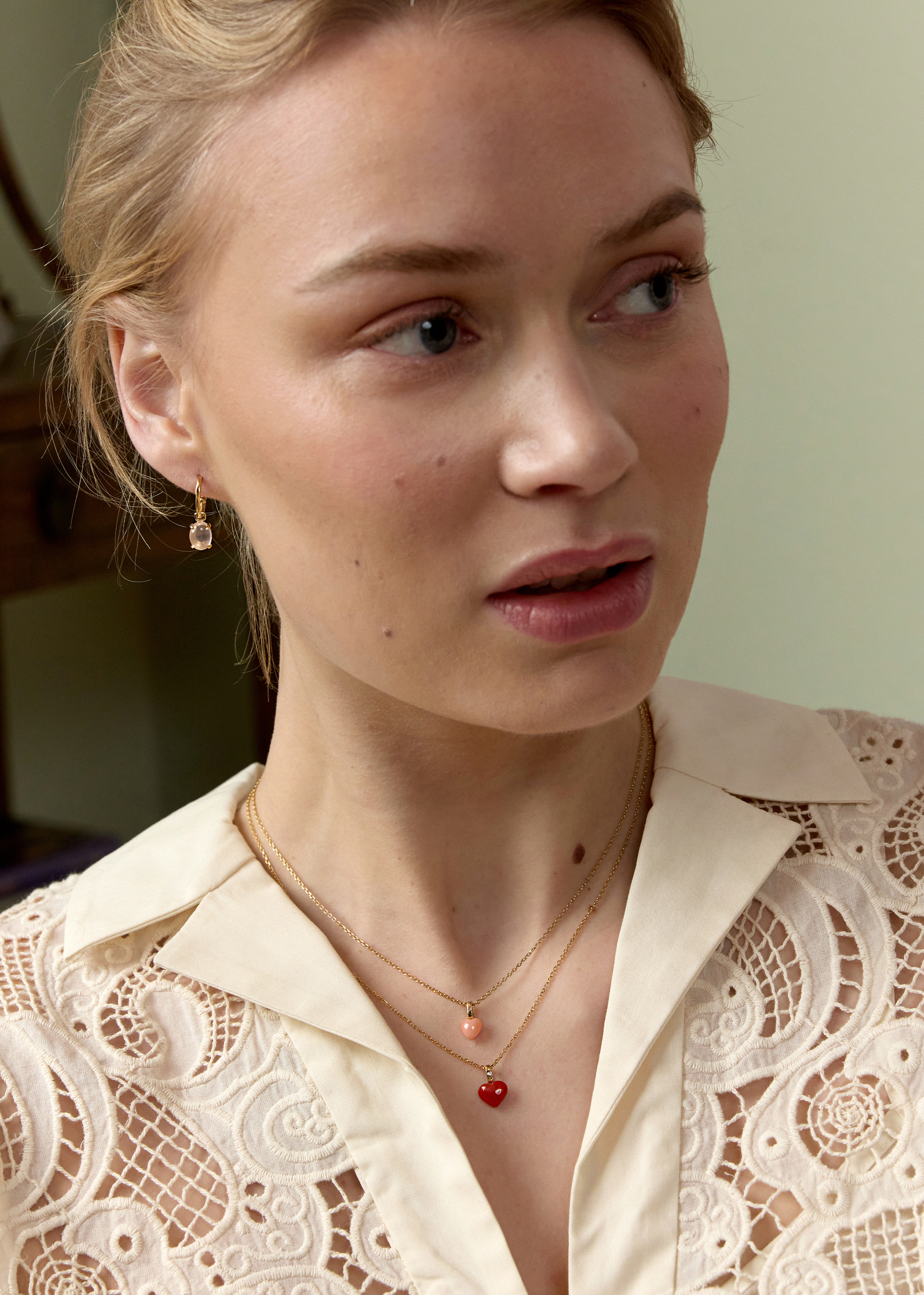 Rødt hjertevedhæng 6mm med koral og diamant  - 10 karat guld