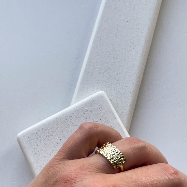 Aqua Dulce Ringe RUFFLE RING FORGYLDT