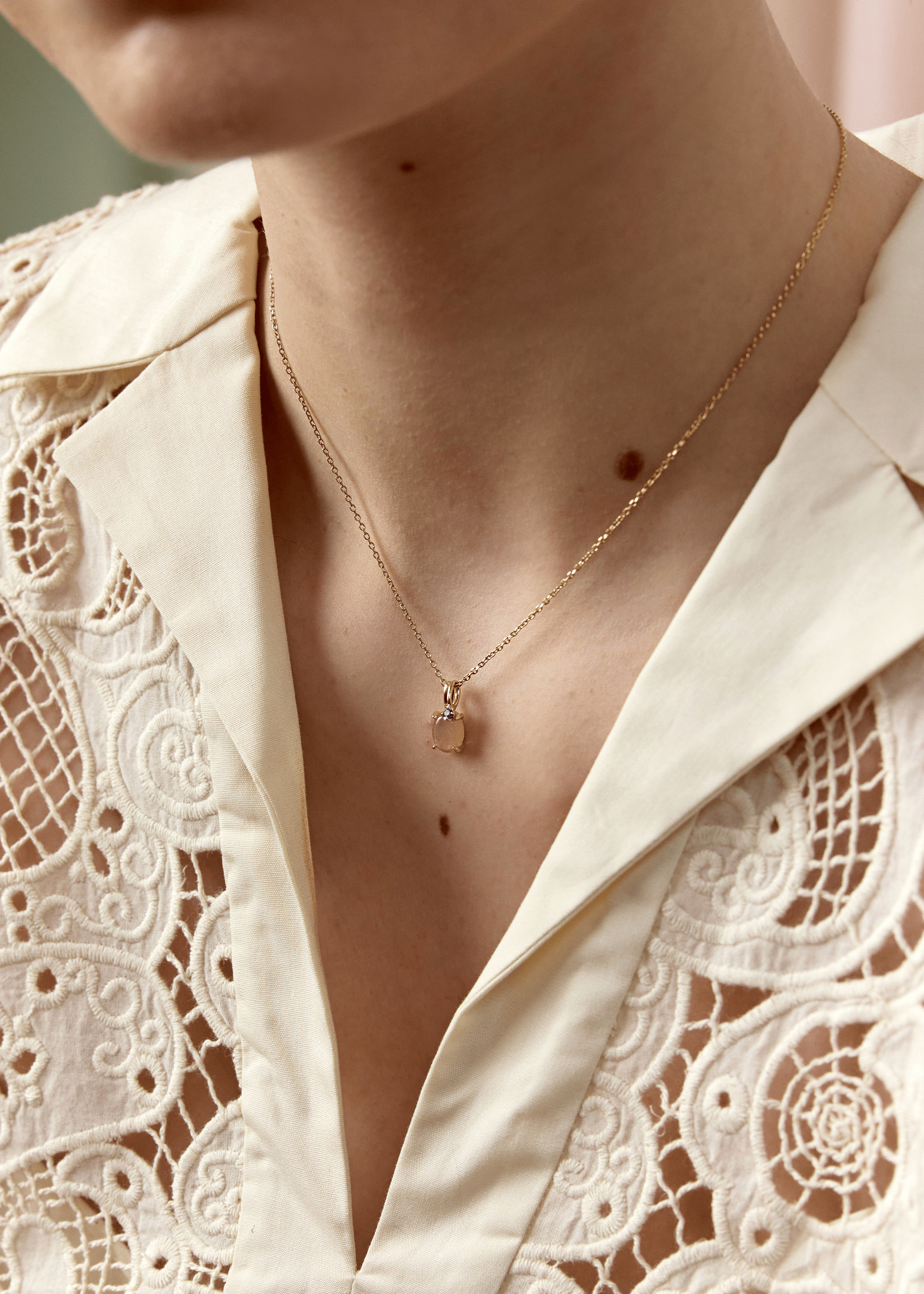 Carré Carmen vedhæng med sand månesten - 10 karat TL 4437 SMO