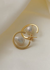 Carré Øreringe Nest hoops med barok perle - forgyldt FH 4416 Baroque