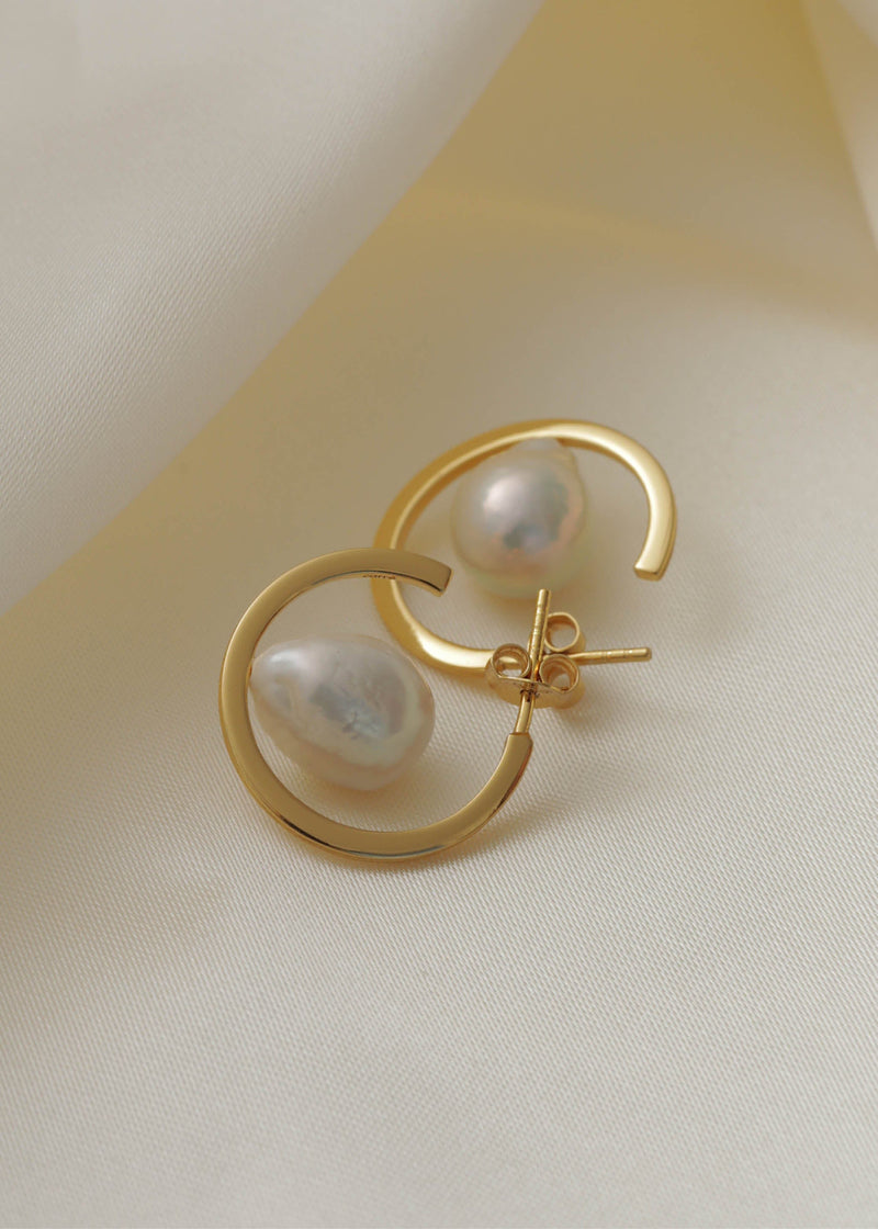 Carré Øreringe Nest hoops med barok perle - forgyldt FH 4416 Baroque