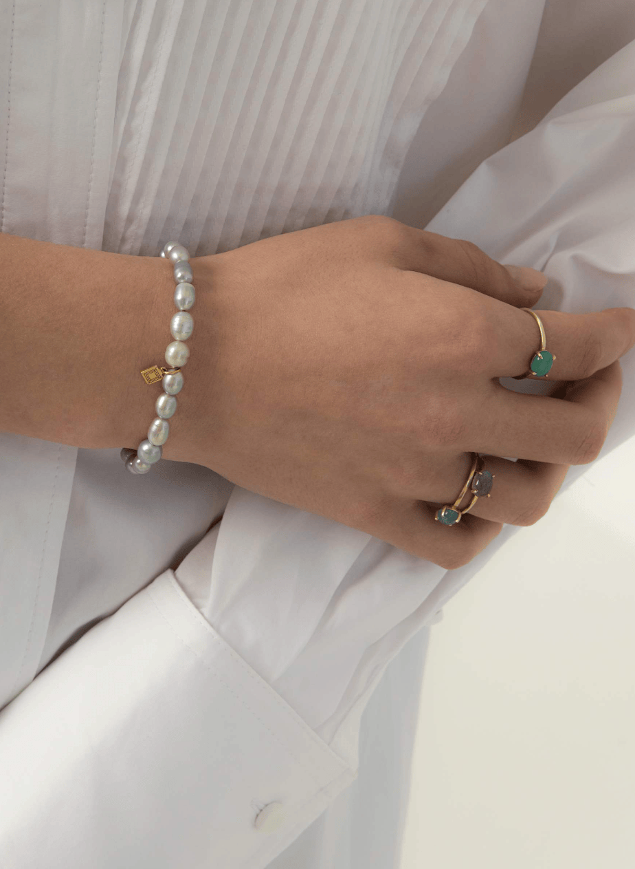 Carré Ocean armbånd med grey ferskvandsperler - forgyldt FB 4540 BG 17cm