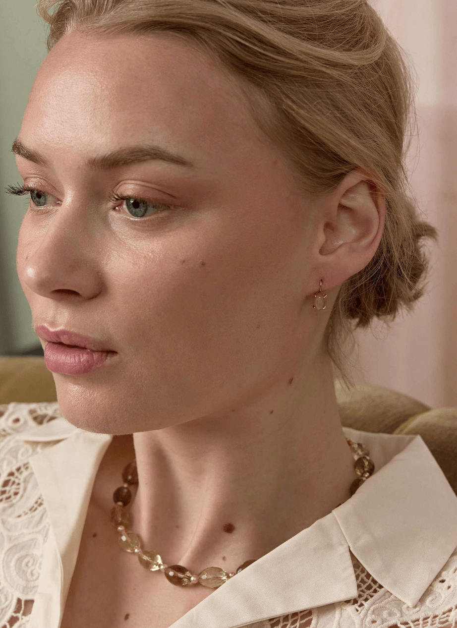 Carré Tournure øreringe med sand månesten - 10 karat TH 4535 SMO