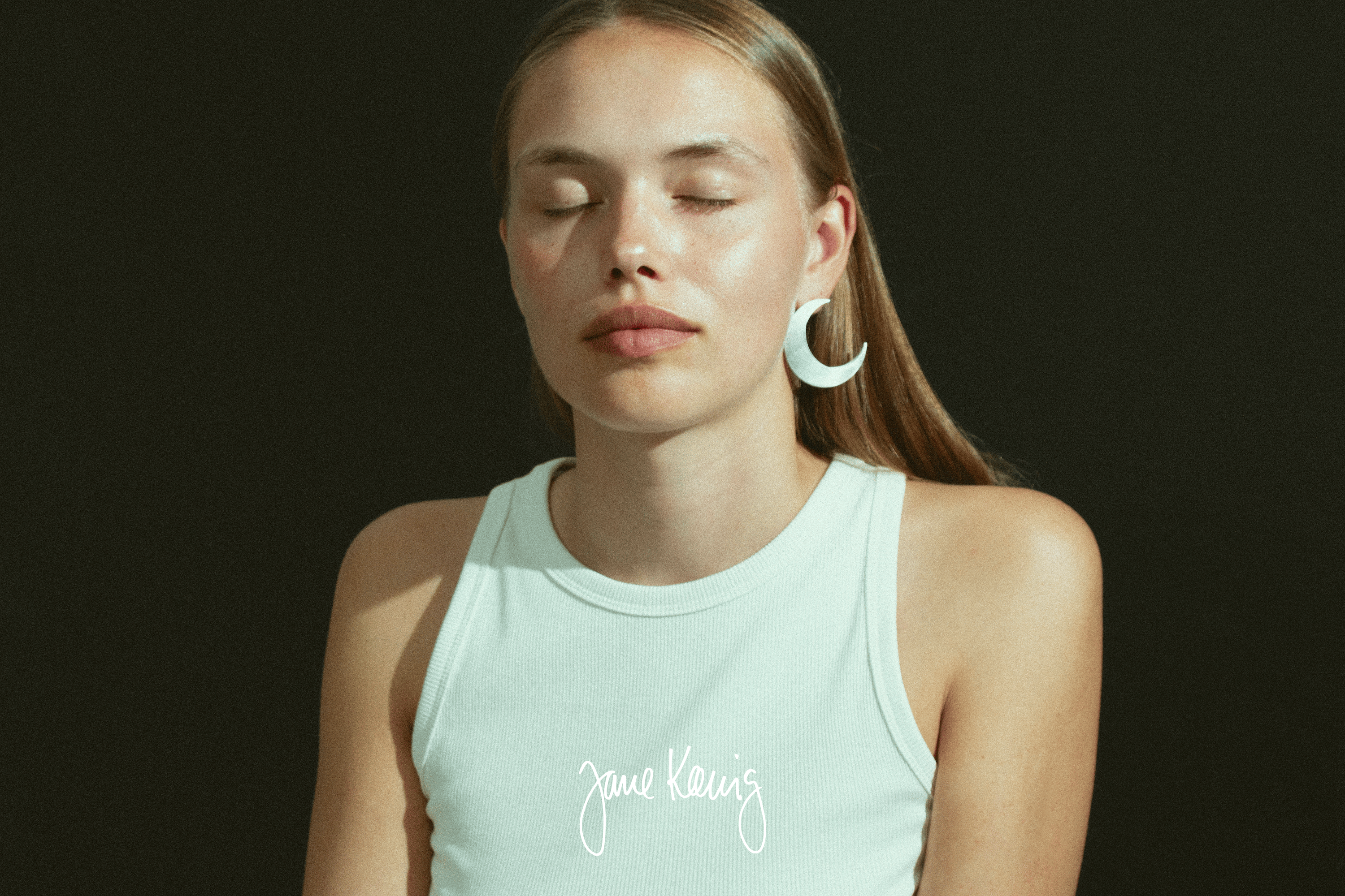 Jane Kønig Øreringe Big Half Moon ørestik - forgyldt