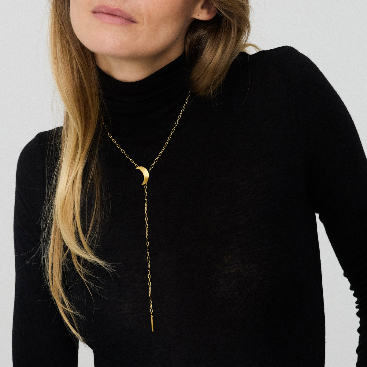 Jane Kønig Halskæder Half Moon 2.0 halskæde - sølvbelagt stål HMTN-AW26-SS-S