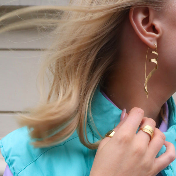 Jane Kønig Øreringe Ringlet Ørering forgyldt