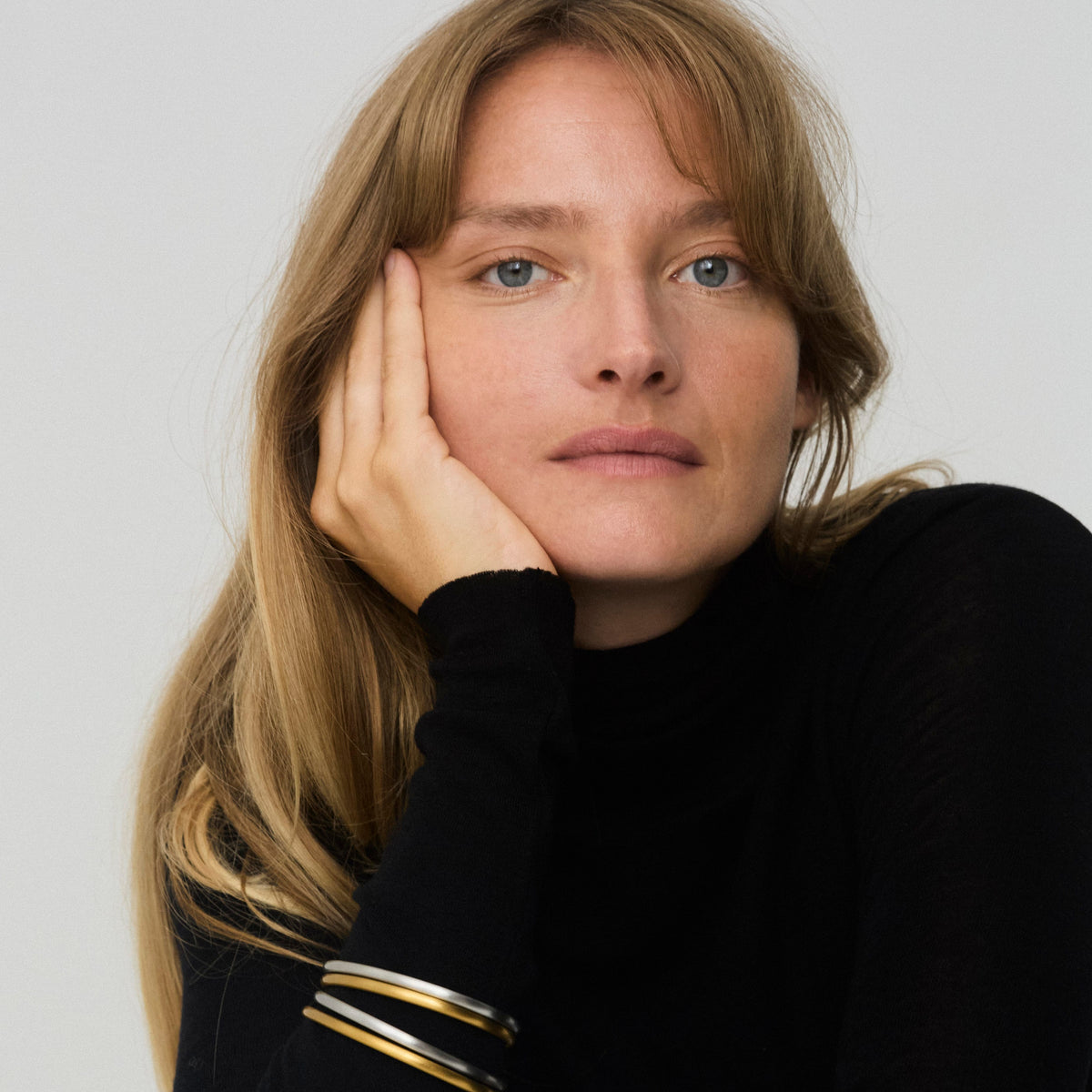 Jane Kønig Armbånd Simple Bangle 2.0 - forgyldt stål