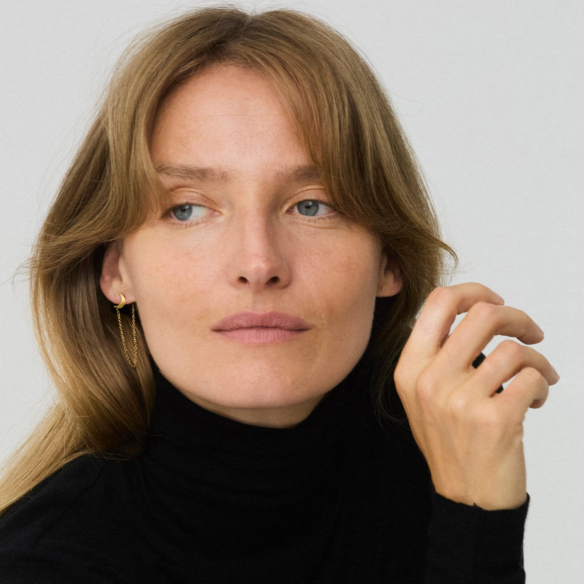 Jane Kønig Øreringe Single Half Moon 2.0 ørehænger - forgyldt stål