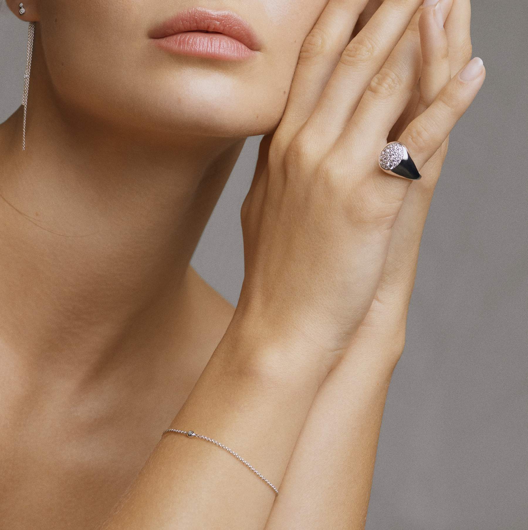 Julie Sandlau Armbånd Fina armbånd med diamant - 18 karat hvidguld WG-BR251