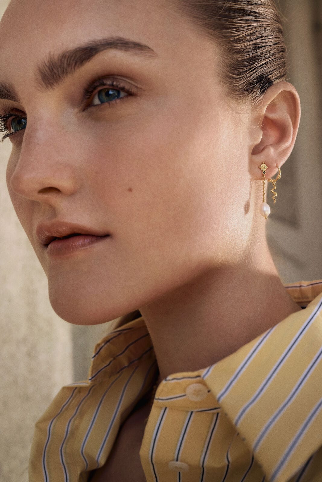 Maanesten Øreringe Nyla øreringe med sten og perle - Forgyldt 9667a