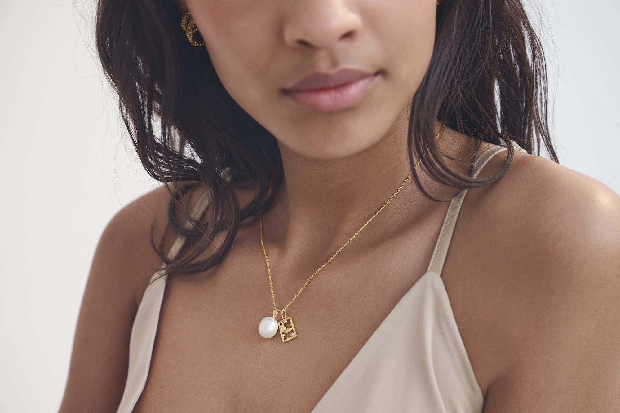 Maanesten Vedhæng Pearl water spirit charm vedhæng - forgyldt 2828a